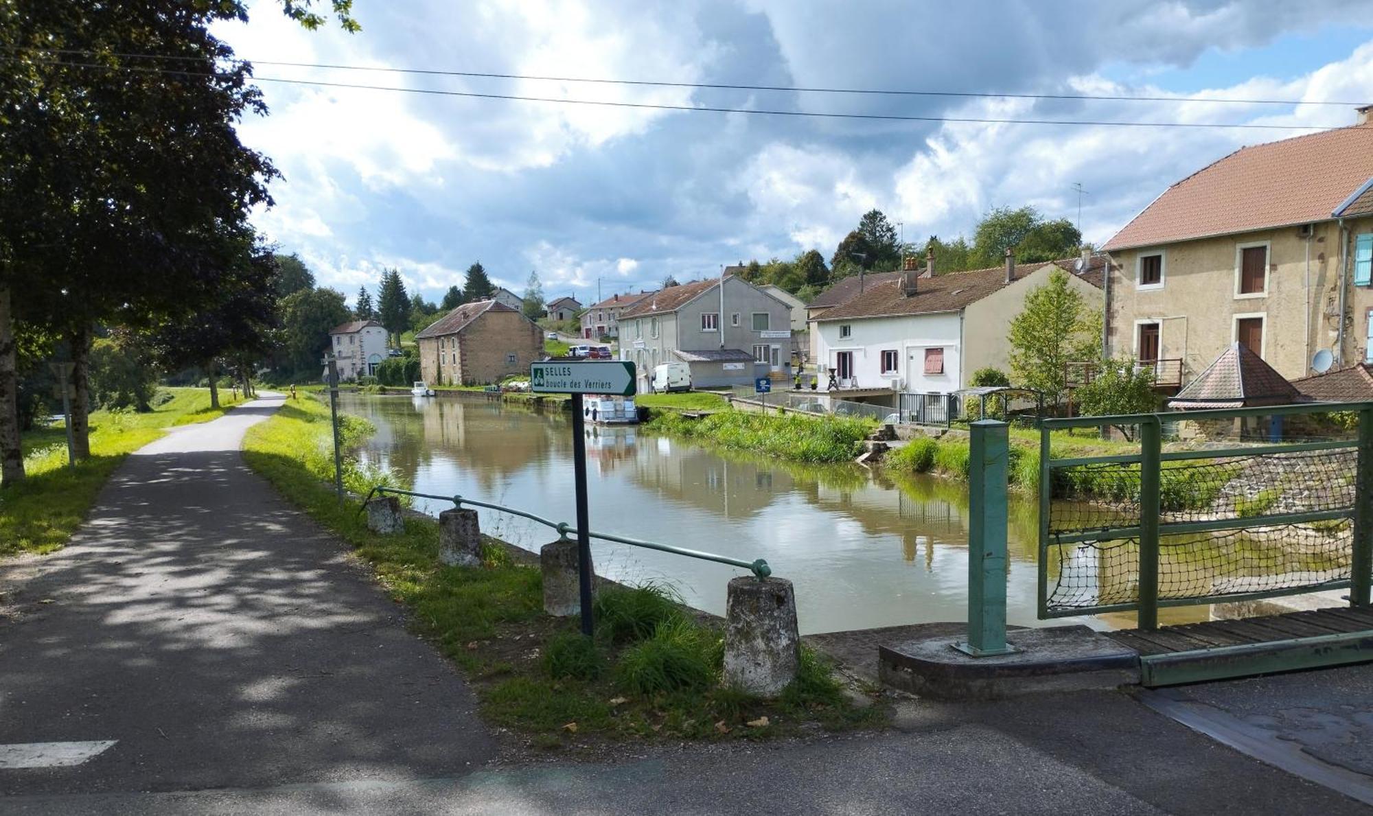 Au Nid D'hirondelles Holiday home Selles (Haute-Saone)